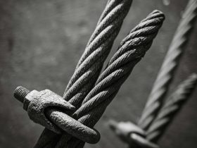 a black and white photo of a rope