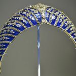 Drie soorten gouden sieraden naast elkaar: roségoud, geelgoud en witgoud